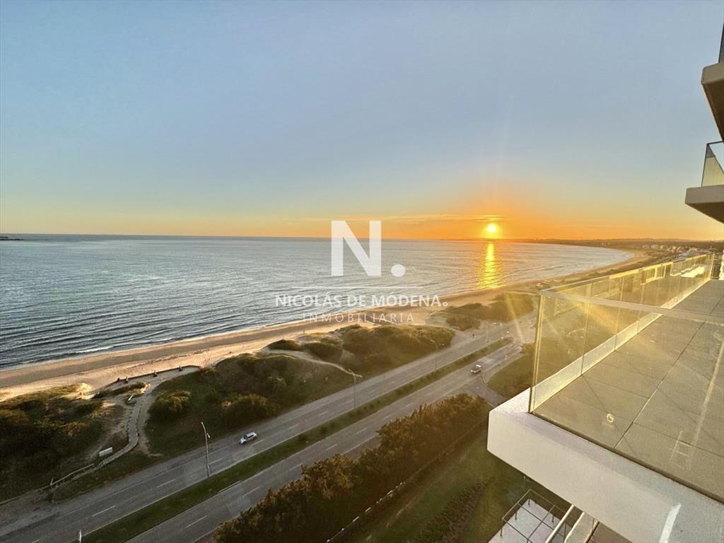 Apartamento frente al mar en Playa Mansa   ? del