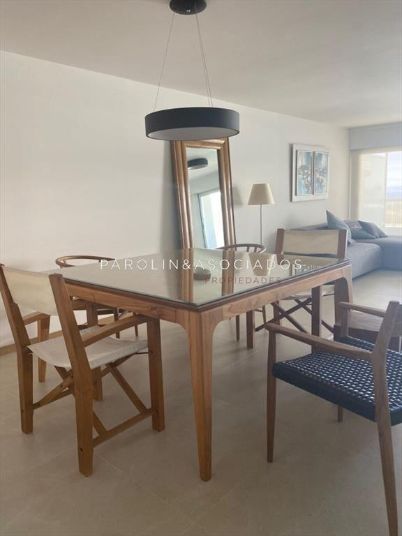 Apartamento en venta de 2 dormitorios en primera