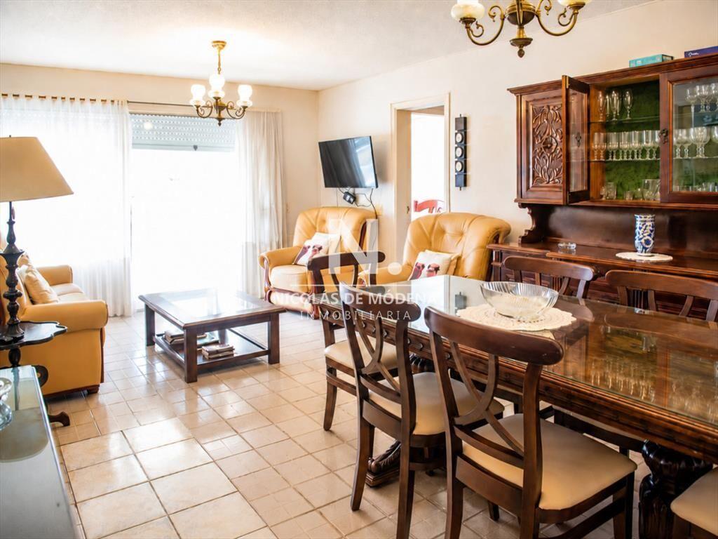 Vende apartamento de 2 dormitorios con vista al ,