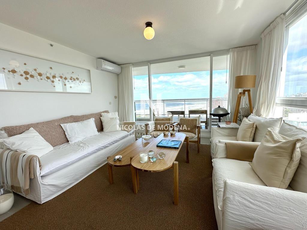 En venta apartamento con vista al mar en Punta de
