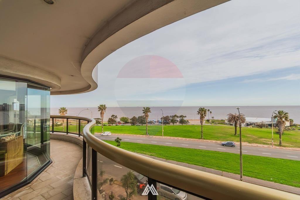 VENTA, primera linea, 3 suites.