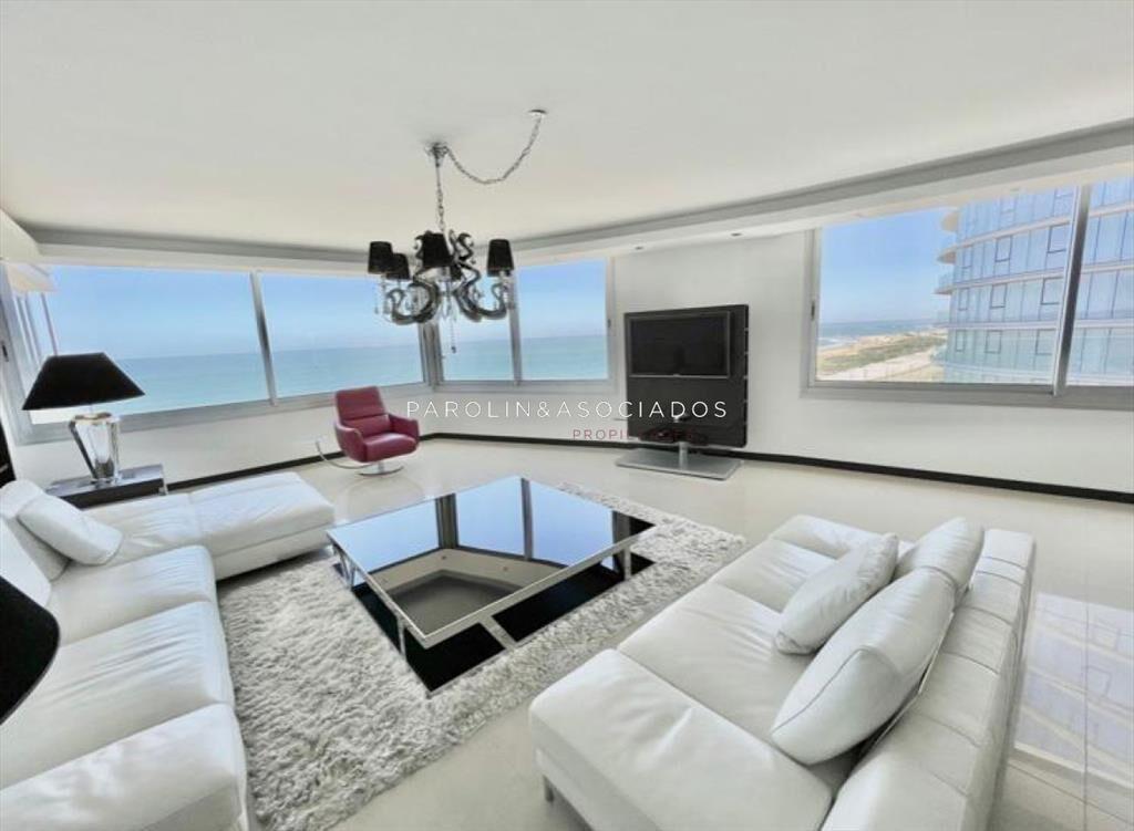 Apartamento en venta de 3 dormitorios en Tiburón