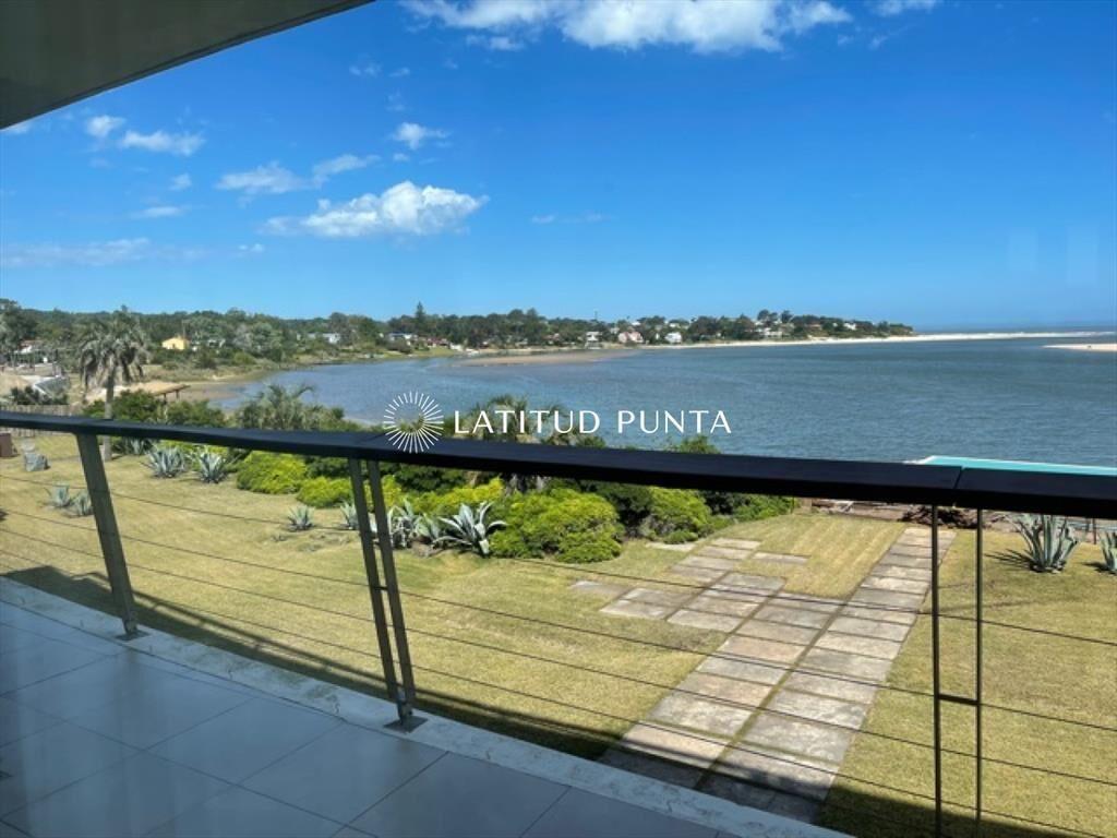 Apartamento en La Barra, 4 dormitorios