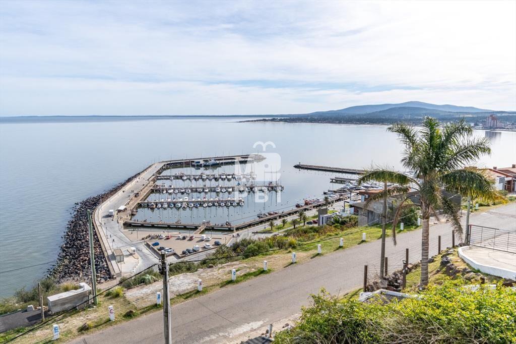 2 casas de 2 dormitorios con vista en Cerro San -