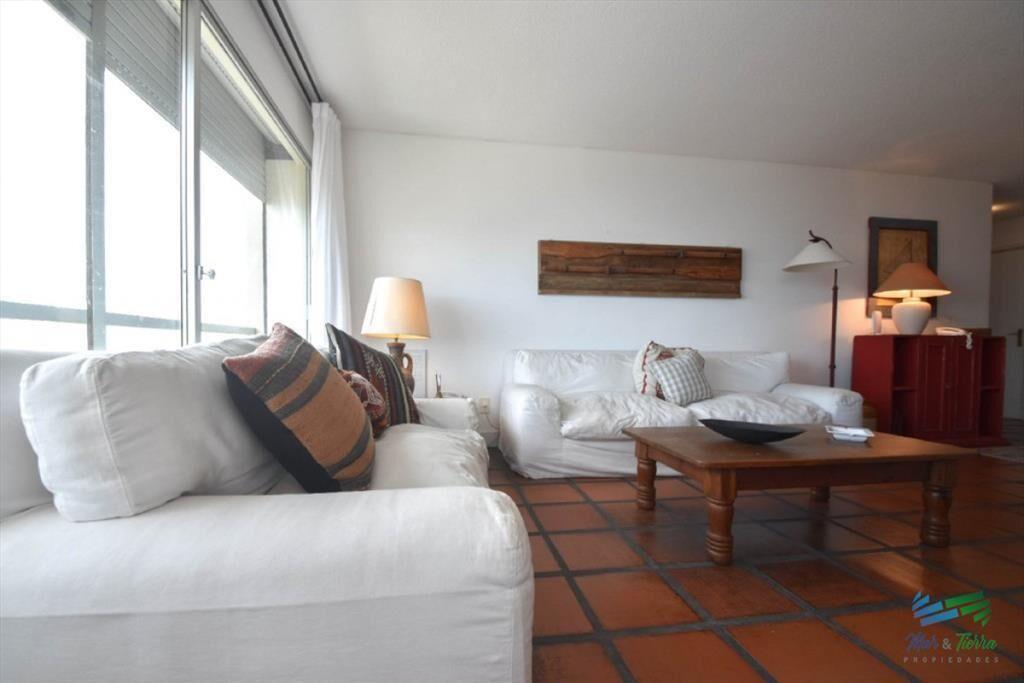 Apartamento de 3 dormitorios con vista al mar del