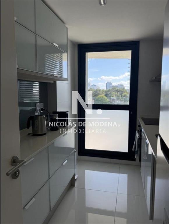 En venta apartamento de 3 dormitorios en suite al
