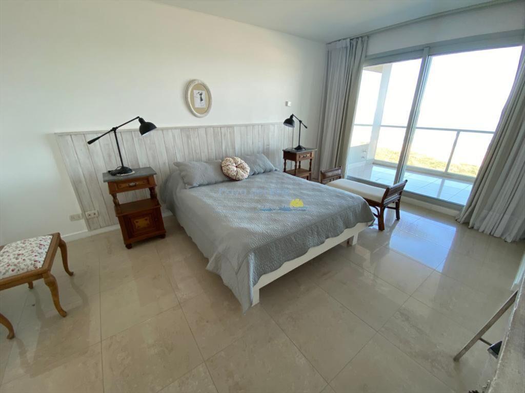 Apartamento de 2 Dormitorios en Torre Le Parc , ,