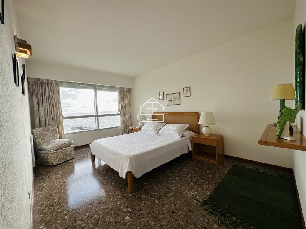 Apartamento en alquiler de 3 dormitorios frente al mar  en