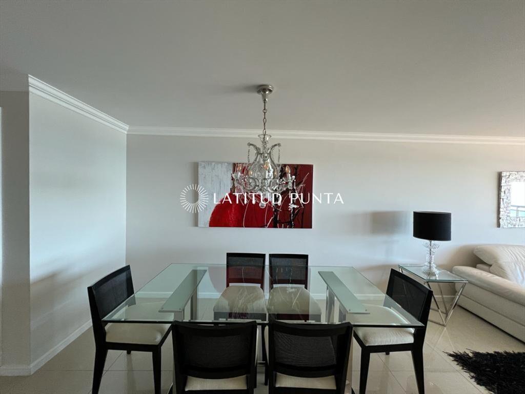Apartamento 3 dormitorios en suite. Brava