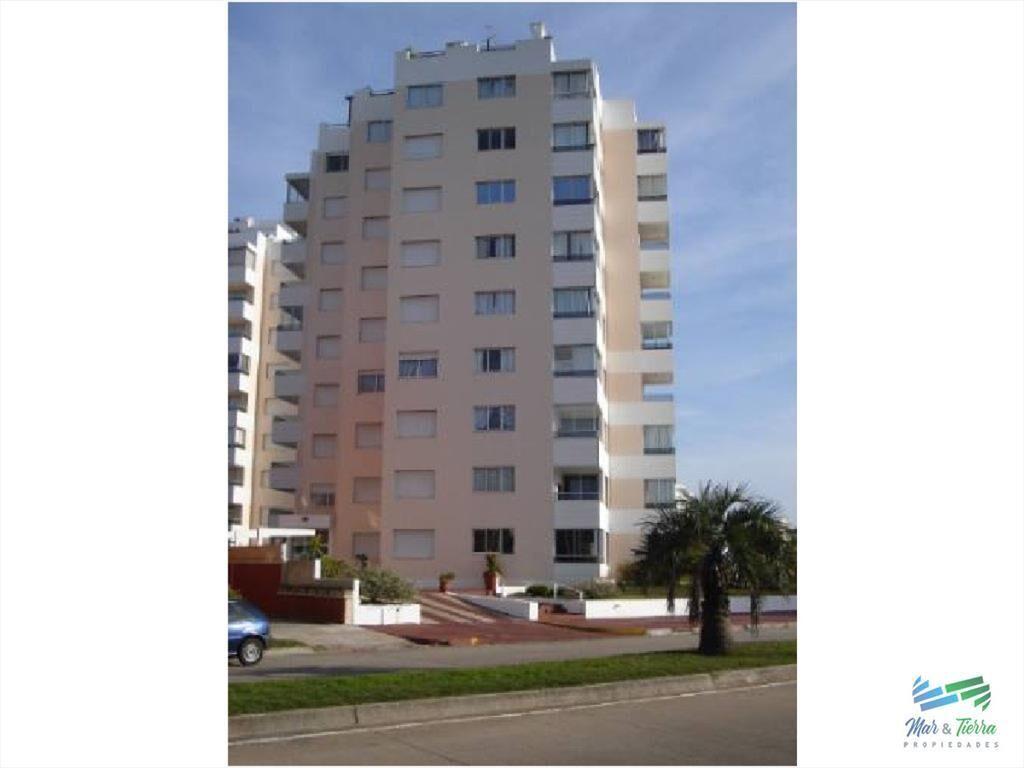 En alquiler.. a pasitos del mar.. edificio con