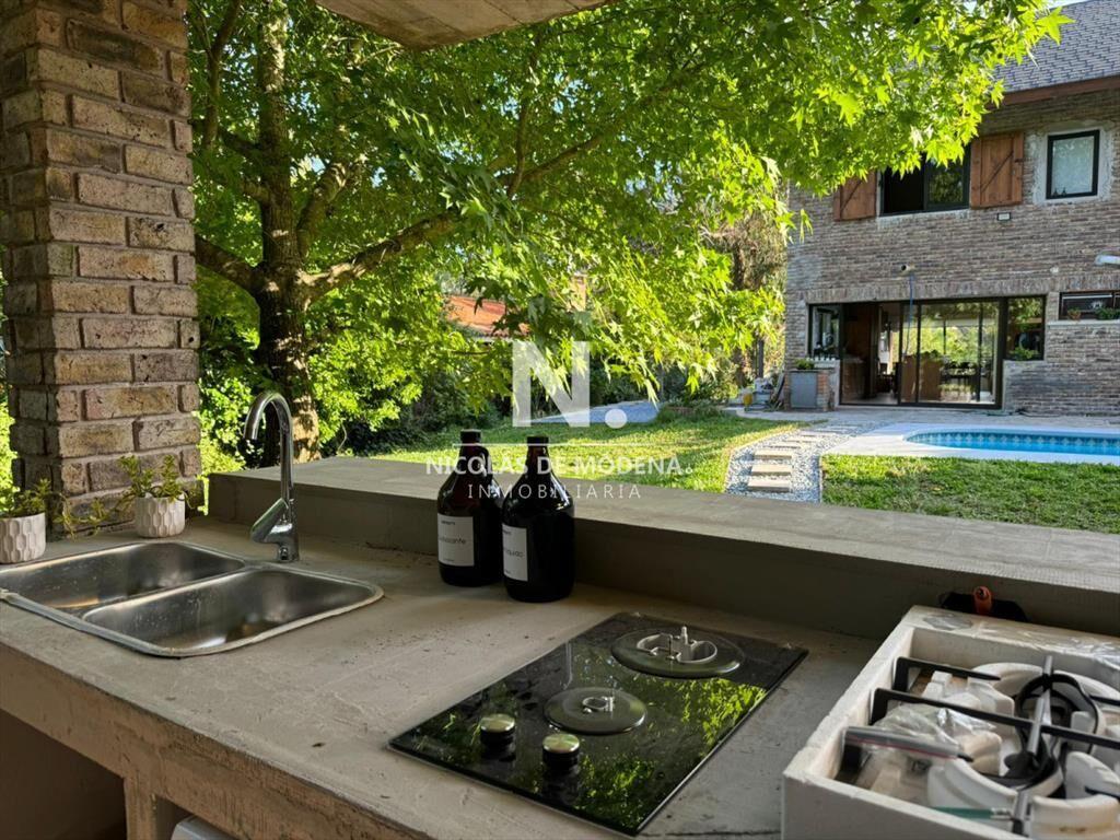Casa en venta en Pinares de 3 dormitorios, sobre Camino a l