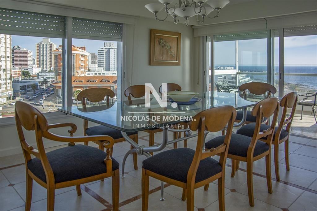 Torre frente al mar, departamento en venta, 3 suites. Punta