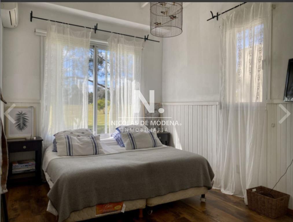 Vende casa de 4 dormitorios, en la Barra- El