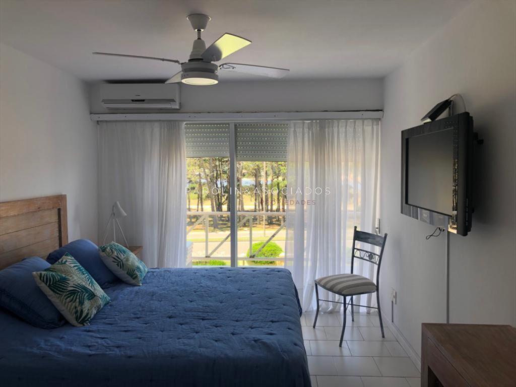 Apartamento de 2 dormitorios en venta en Pinares