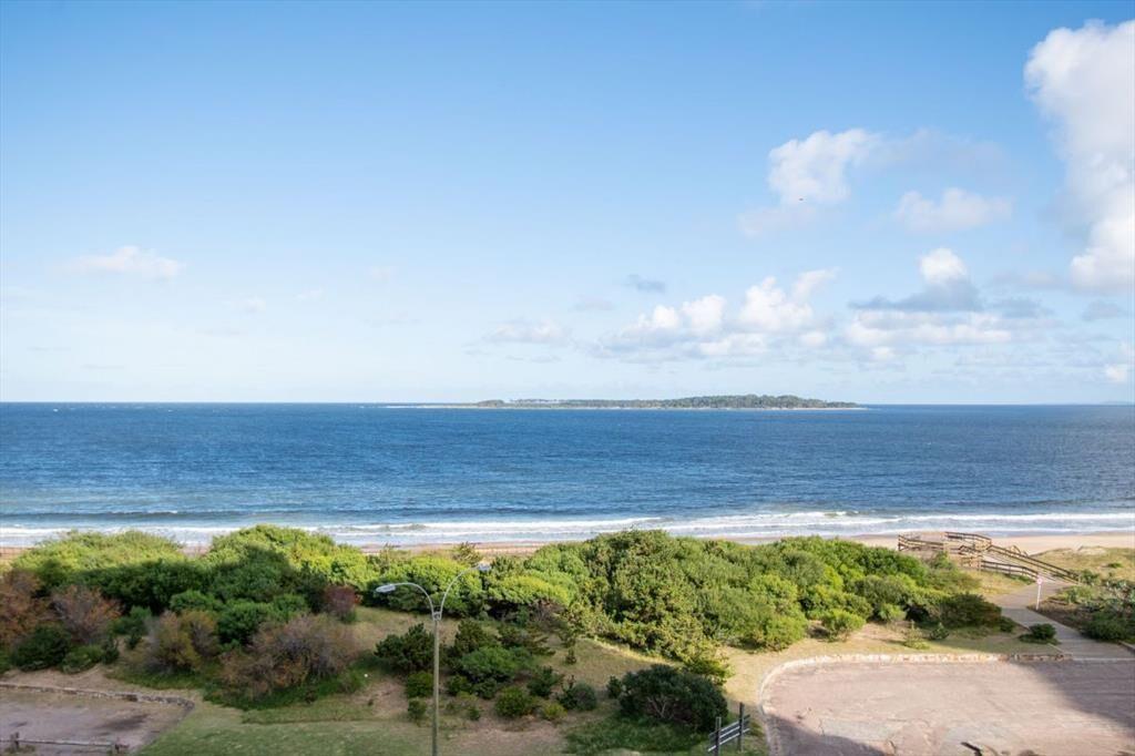 Apartamento frente al Mar - Tres Dormitorio Suite con Vista