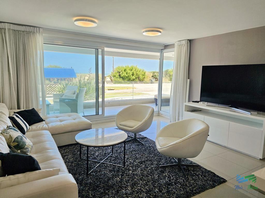 Venta de apartamento en primera línea sobre de 3