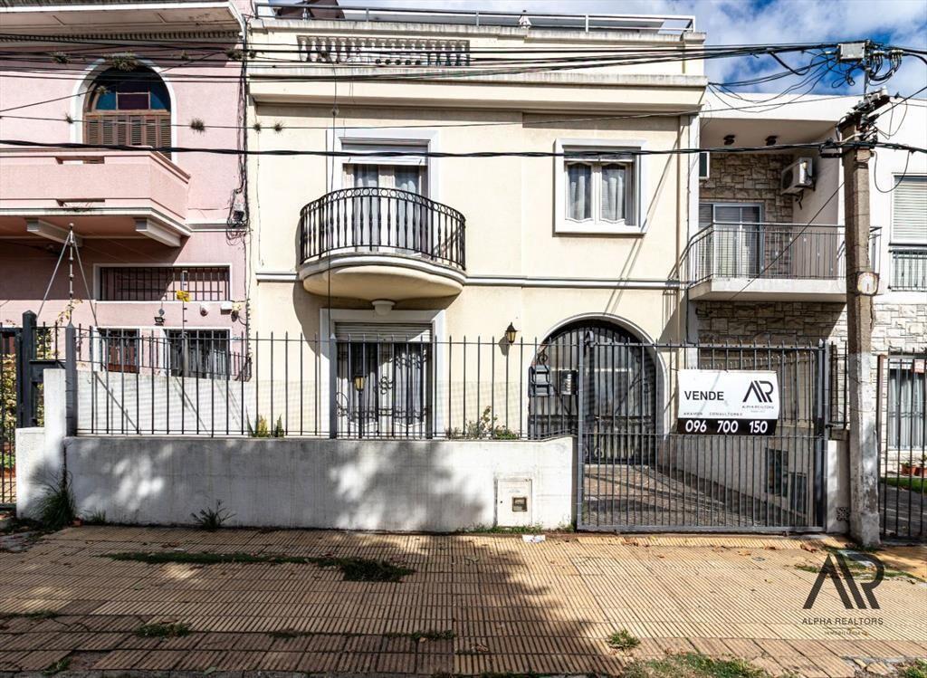 3 Casas en un solo padrón en Prado Ideal inversionistas