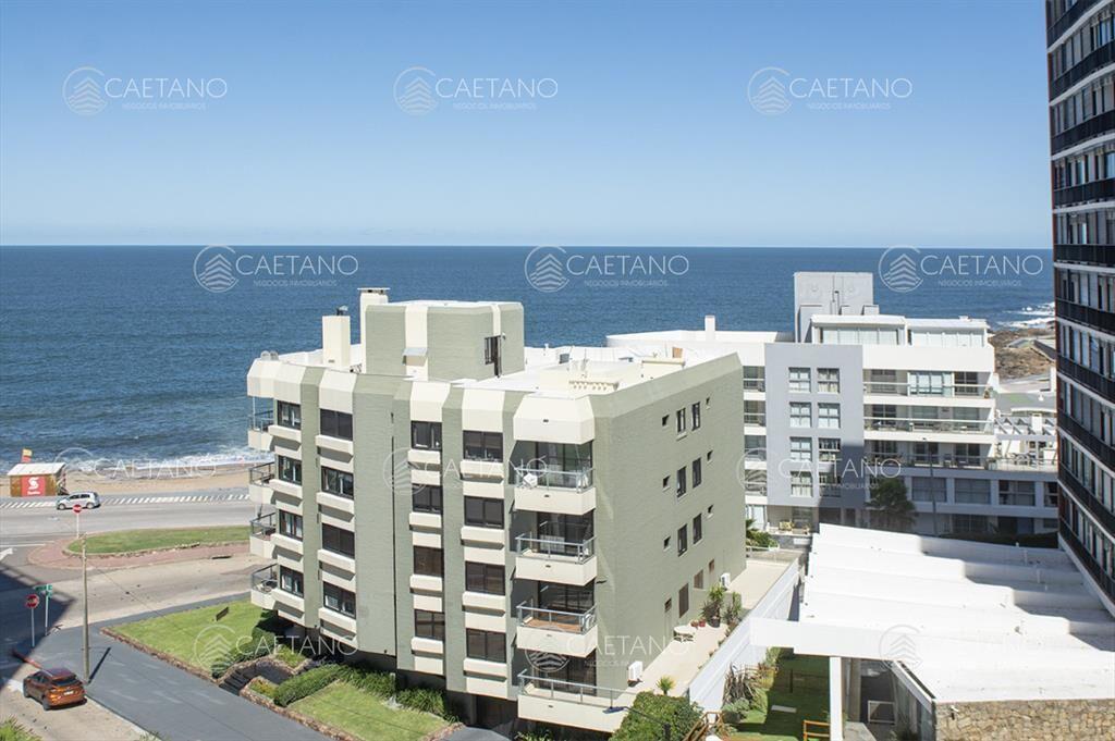 Apartamento de 2 dormitorios con vista al mar en venta en P