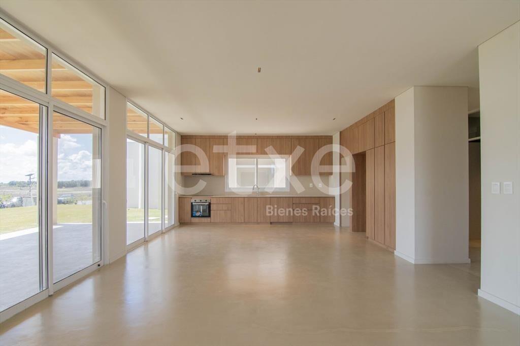 Venta de casa de 3 dormitorios en Cavas...