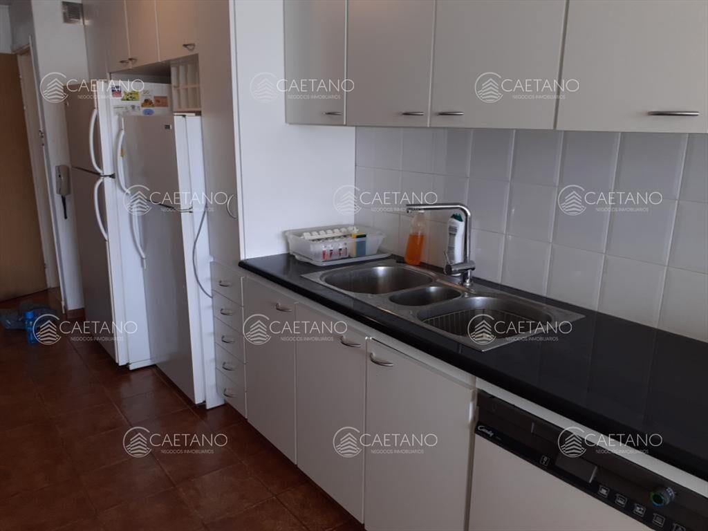 Apartamento de gran dimensiones en torre de