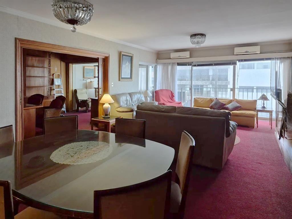 Apartamento en venta c/ cochera en Pocitos