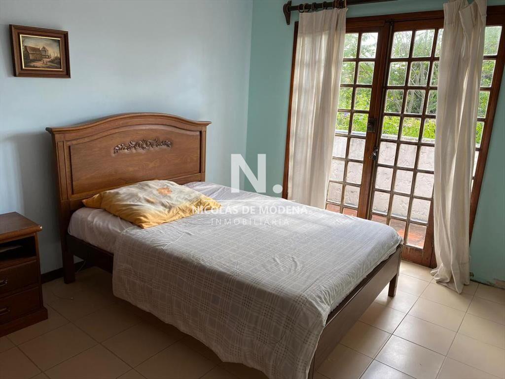Vende impecable casa de 4 dormitorios en Brava