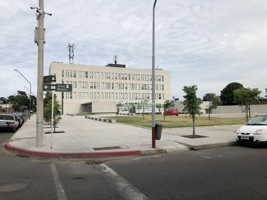Edificio de oficinas a estrenar en Maldonado
