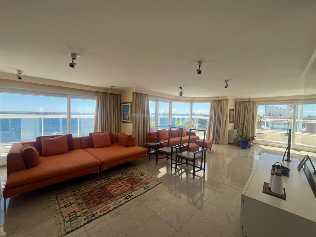 Apartamento en Venta de 4 Dormitorios en Torre ,