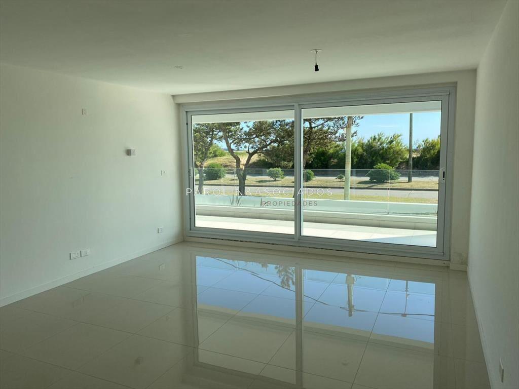Apartamento en venta frente la mar en Punta del