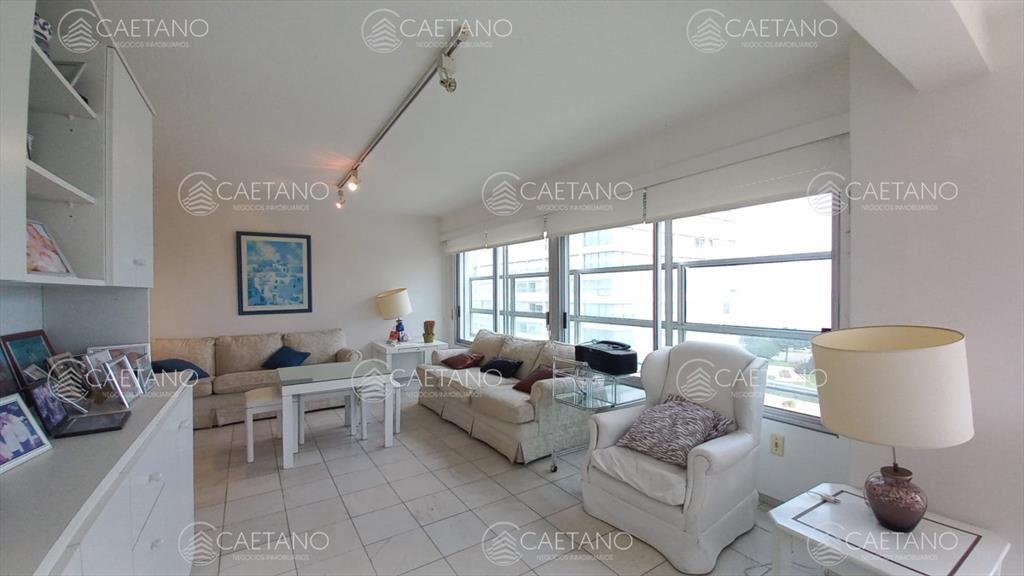 Departamento de 3 dormitorios + dependencia en