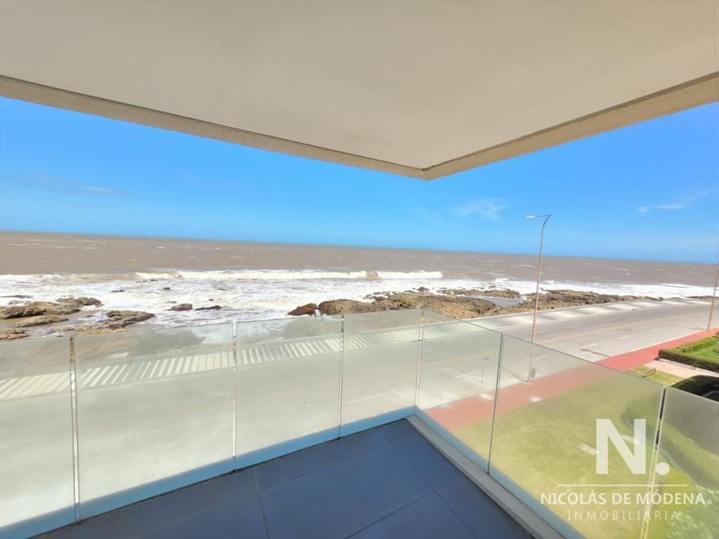Apartamento en Venta, a estrenar, Primera fila Playa Brava