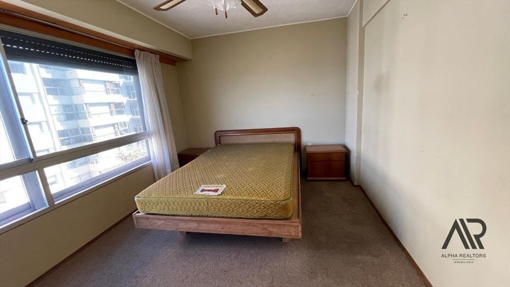 Apartamento en venta c/ cochera en Puerto Buceo