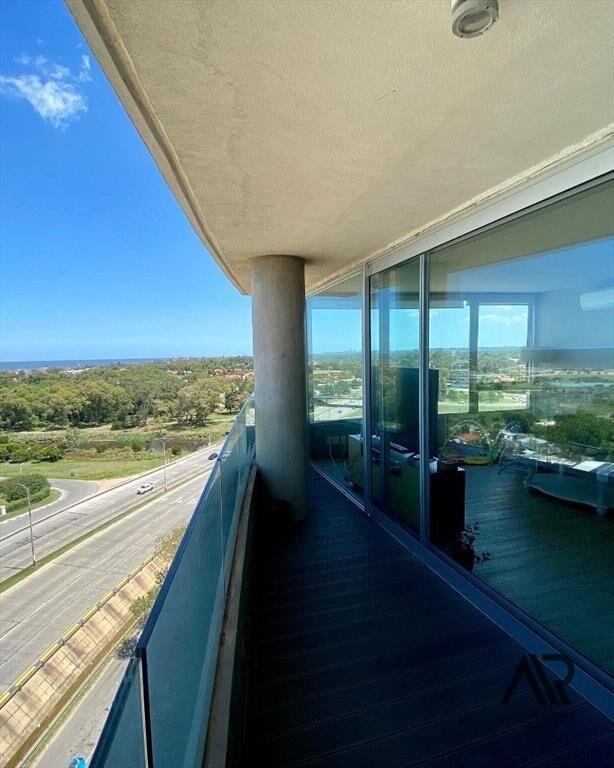 Apartamento en venta de 2 dormitorios 2 baños y garaje e...