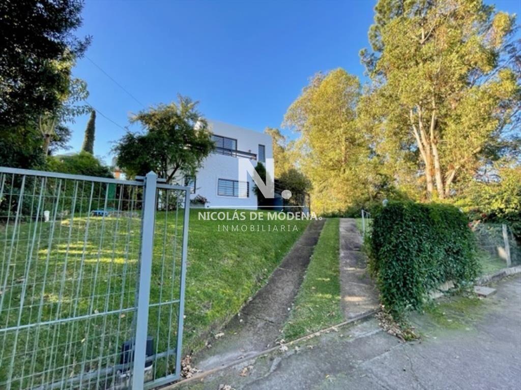 Casa en Pinares de 2 Dormitorios en gran terreno.