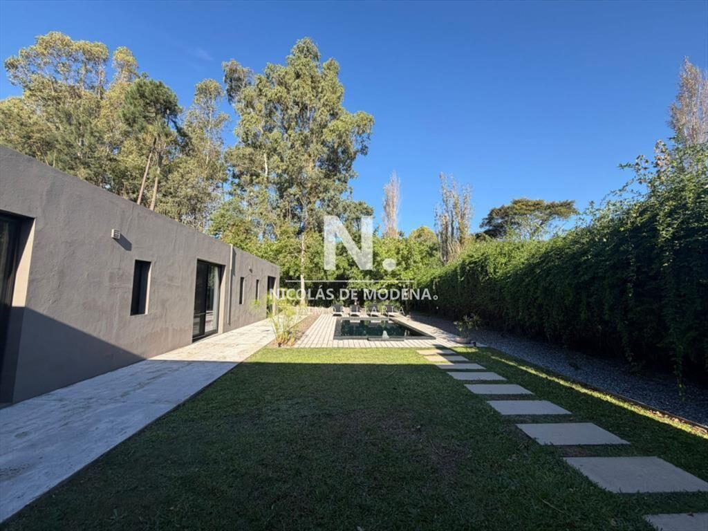 Confortable casa en Barrio Privado