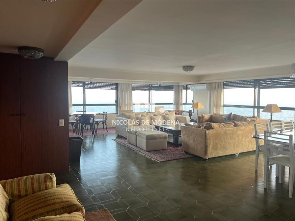 Vende apartamento con vista al mar de 3 en Punta