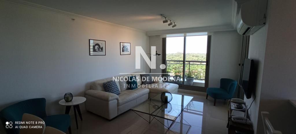 Vende apartamento de 3 dormitorios en Brava Punta