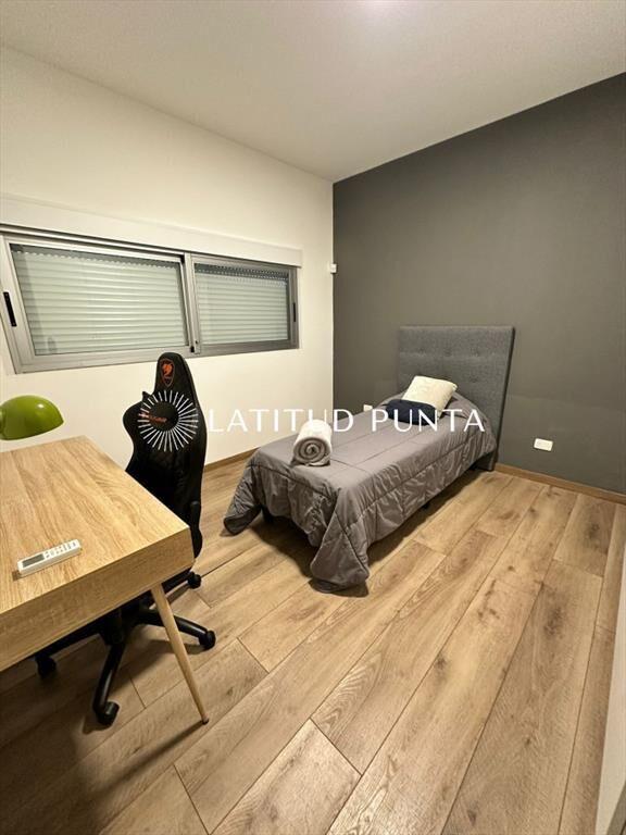 Casa en alquiler en Parque Burnett
