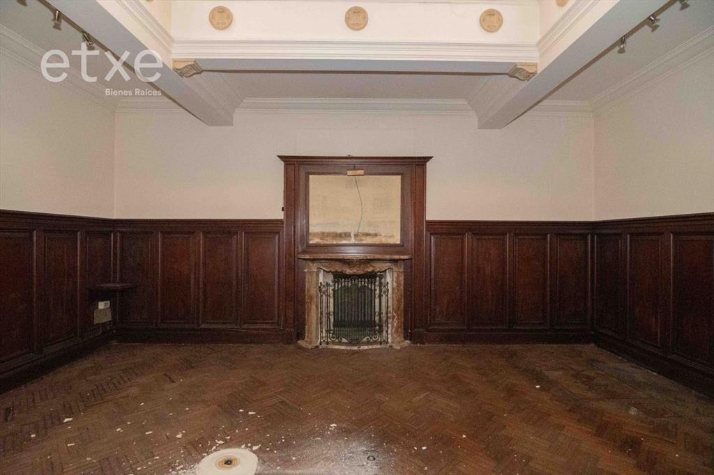 Gran Local Comercial con bóveda...