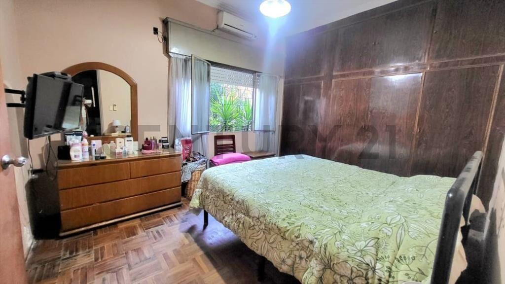 Casa+Apartamento/InversionGralFloresBvar/350m2/5Dorm/4Bañ...