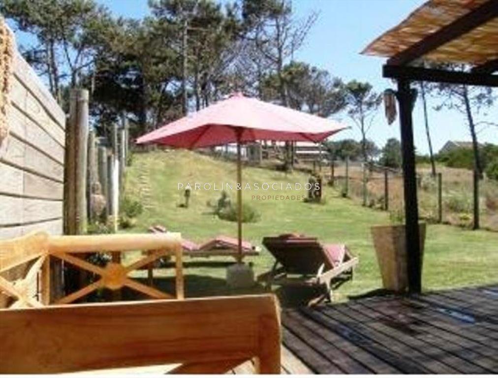 VENTA DE CASA DE 3 DORMITORIOS EN MONTOYA PUNTA