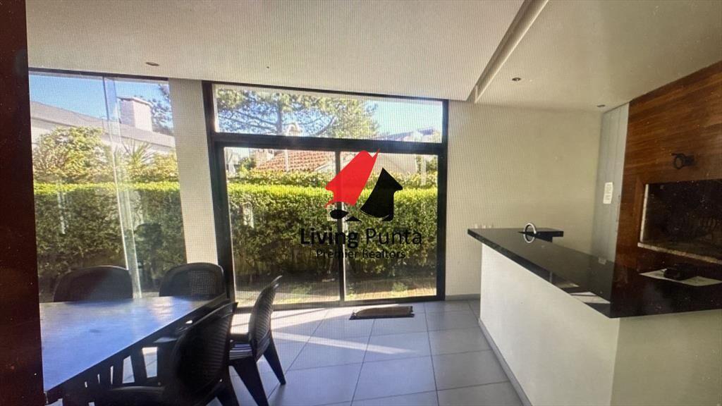 Apartamento en Alquiler por temporada a una y del