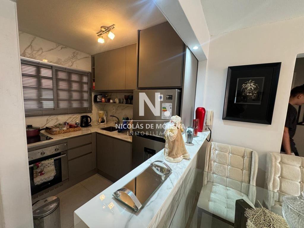 Vende apartamento en edificio de primera fila,
