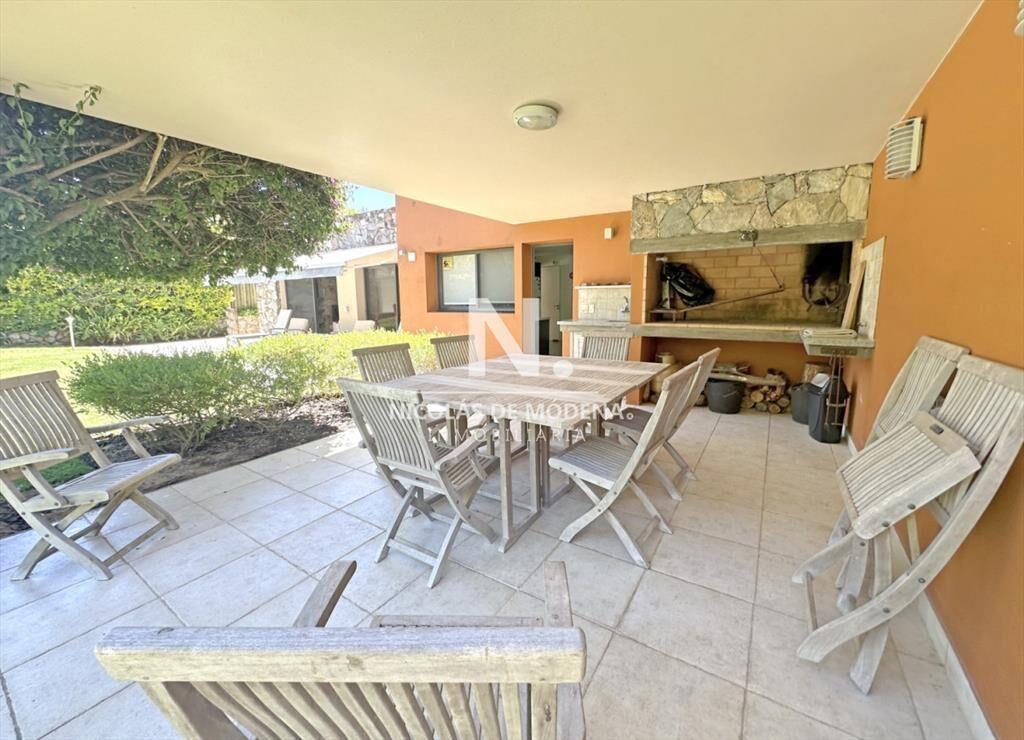 Exclusivo barrio privado, 3 suites + servicio completo, pil