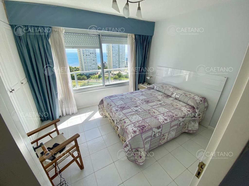 Venta apartamento 3 dormitorios más dependencia,