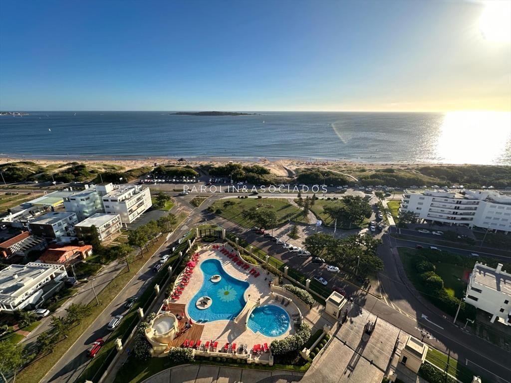 Apartamento de 4 suites en Edificio Le Jardin,
