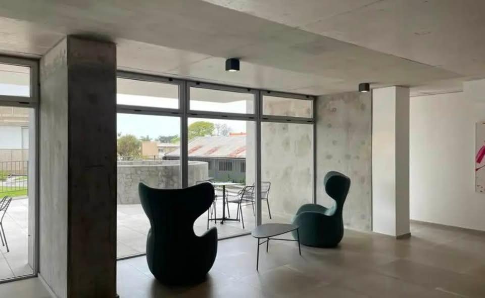 Apartamento en Malvin | Un dormitorio, frente al Plaza Ital