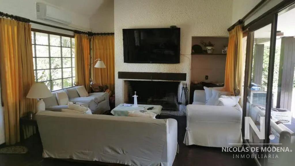 Venta, casa en cantegril con piscina y muy lindo parque