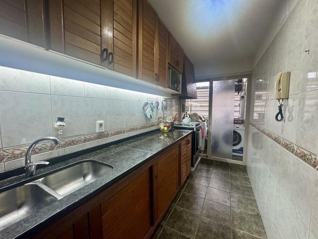 DUPLEX, PISO ALTO, EXCELENTE UBICACION.