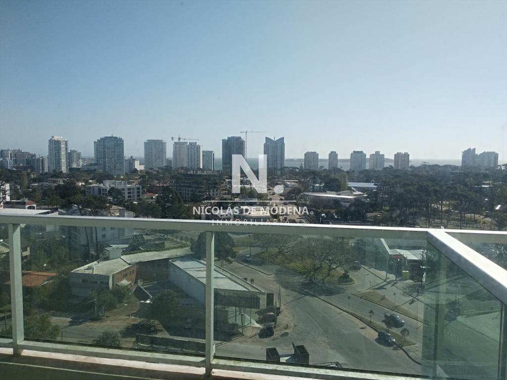 Excelente apartamento ubicado en Av. Roosevelt y